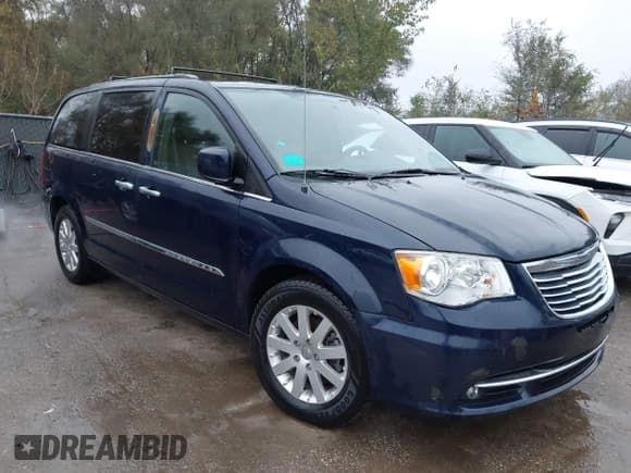 ✅ 2015 Chrysler Town & Country Touring • VIN: 2C4RC1BG7FR521150 • Lot: 43499288. Wystawiony na IAAI z przebiegiem 164 830 mil. Bezpłatny archiwum sprzedaży aukcyjnych z USA i szczegółowy raport historii pojazdu na DreamBid. Zdjęcie 1.