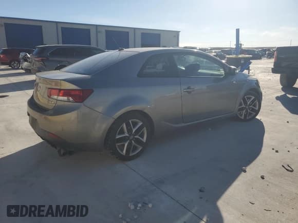 ✅ 2010 Kia Forte SX • VIN: KNAFW6A31A5138863 • Lot: 89776915. Wystawiony na Copart z przebiegiem 209 894 mil. Bezpłatny archiwum sprzedaży aukcyjnych z USA i szczegółowy raport historii pojazdu na DreamBid. Zdjęcie 3.