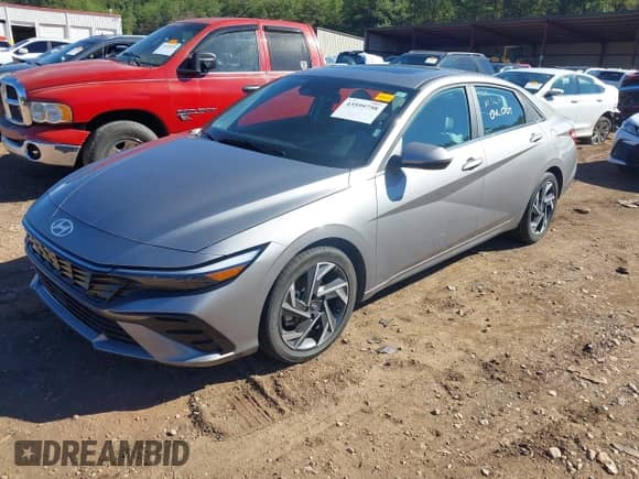 2025 Hyundai Elantra Limited z VIN KMHLP4DG8SU892402, wystawiony jako IAAI lot #43599758 z przebiegiem 16 587 mil mil oraz . Historia ofert i sprzedaży dostępna na DreamBid. Obrazek 2.