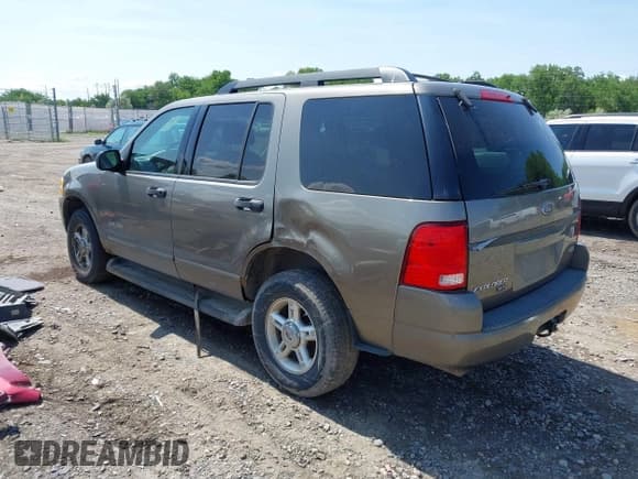 ✅ 2005 Ford Explorer XLT • VIN: 1FMZU73E85ZA17672 • Lot: 42280036. Wystawiony na IAAI z przebiegiem 211 536 mil. Bezpłatny archiwum sprzedaży aukcyjnych z USA i szczegółowy raport historii pojazdu na DreamBid. Zdjęcie 3.