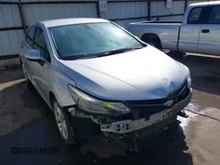 2018 Chevrolet Cruze Premier z VIN 3G1BF6SM5JS611610, wystawiony jako IAAI lot #41824370 z przebiegiem 103 399 mil mil oraz . Historia ofert i sprzedaży dostępna na DreamBid. Obrazek 1.
