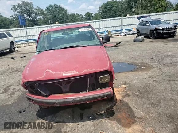 ✅ 1996 Chevrolet S-10 LS • VIN: 1GCCS19X6TK129236 • Лот: 67367534. Опубликован ранее на Copart с пробегом 222 847 миль. Бесплатный доступ к архиву аукционных продаж из США и подробный отчёт об истории автомобиля на DreamBid. Изображение 11.