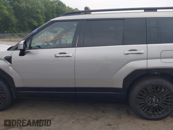 ✅ 2025 Hyundai Santa Fe Calligraphy • VIN: 5NMP5DG18SH045812 • Lot: 42595319. Listed on IAAI with 1,830 mi. Free auction sales archive from the USA and detailed vehicle history report at DreamBid. Image 14.