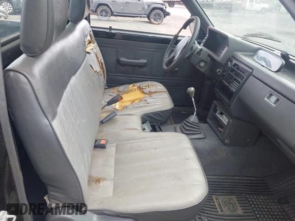 ✅ 1992 Mazda B-Series • VIN: JM2UF1132N0298259 • Lot: 43029975. Wystawiony na IAAI z przebiegiem 108 200 mil. Bezpłatny archiwum sprzedaży aukcyjnych z USA i szczegółowy raport historii pojazdu na DreamBid. Zdjęcie 5.