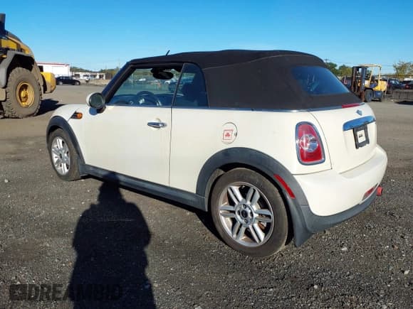 ✅ 2011 MINI Convertible • VIN: WMWZN3C56BT265067 • Лот: 43479919. Опубликован ранее на IAAI с пробегом 152 763 миль. Бесплатный доступ к архиву аукционных продаж из США и подробный отчёт об истории автомобиля на DreamBid. Изображение 3.