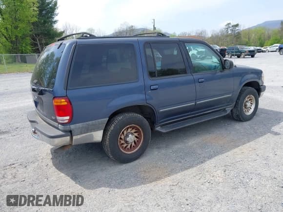 ✅ 1999 Ford Explorer XLT • VIN: 1FMDU34E2XZA14044 • Lot: 42024423. Wystawiony na IAAI z przebiegiem 245 253 mil. Bezpłatny archiwum sprzedaży aukcyjnych z USA i szczegółowy raport historii pojazdu na DreamBid. Zdjęcie 4.