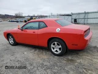 ✅ 2009 Dodge Challenger SE • VIN: 2B3LJ44V69H633099 • Lot: 84082194. Wystawiony na Copart z przebiegiem 184 640 mil. Bezpłatny archiwum sprzedaży aukcyjnych z USA i szczegółowy raport historii pojazdu na DreamBid. Zdjęcie 2.