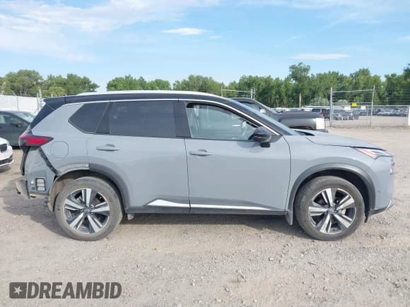 ✅ 2022 Nissan Rogue Platinum • VIN: JN8BT3DD8NW277681 • Lot: 42941397. Listed on IAAI with 32,913 mi. Free auction sales archive from the USA and detailed vehicle history report at DreamBid. Image 14.