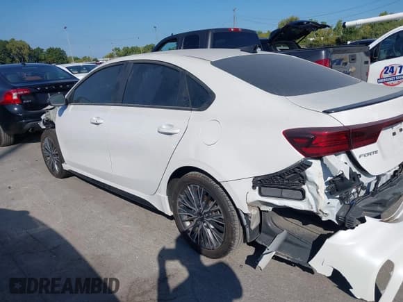 ✅ 2022 Kia Forte GT-Line • VIN: 3KPF54AD8NE511314 • Lot: 43164990. Wystawiony na IAAI z przebiegiem 38 092 mil. Bezpłatny archiwum sprzedaży aukcyjnych z USA i szczegółowy raport historii pojazdu na DreamBid. Zdjęcie 14.