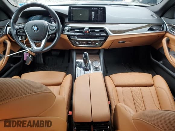 ✅ 2022 BMW 5 Series 530i xDrive • VIN: WBA13BJ09NCK19001 • Лот: 69786815. Опубликован ранее на Copart с пробегом 12 130 миль. Бесплатный доступ к архиву аукционных продаж из США и подробный отчёт об истории автомобиля на DreamBid. Изображение 8.