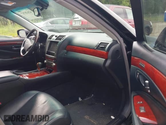 ✅ 2010 Lexus LS 460 • VIN: JTHCL5EFXA5008723 • Лот: 42635747. Опубликован ранее на IAAI с пробегом 156 030 миль. Бесплатный доступ к архиву аукционных продаж из США и подробный отчёт об истории автомобиля на DreamBid. Изображение 5.