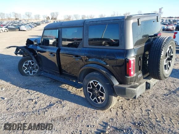 ✅ 2022 Ford Bronco • VIN: 1FMDE5BH0NLB07571 • Lot: 41299606. Wystawiony na IAAI z przebiegiem 28 298 mil. Bezpłatny archiwum sprzedaży aukcyjnych z USA i szczegółowy raport historii pojazdu na DreamBid. Zdjęcie 3.