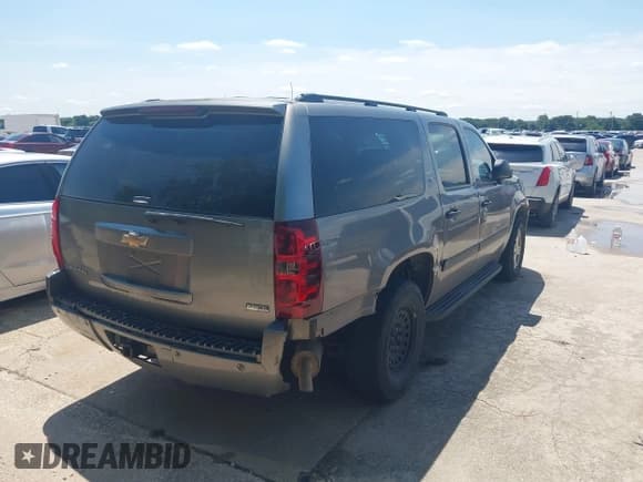 ✅ 2007 Chevrolet Suburban LT • VIN: 3GNFC160X7G317814 • Lot: 42368680. Listed on IAAI with 216,260 mi. Free auction sales archive from the USA and detailed vehicle history report at DreamBid. Image 4.