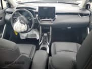 ✅ 2023 Toyota Corolla Cross XLE • VIN: 7MUDAABGXPV062615 • Лот: 65939004. Опубликован ранее на Copart с пробегом 10 898 миль. Бесплатный доступ к архиву аукционных продаж из США и подробный отчёт об истории автомобиля на DreamBid. Изображение 8.