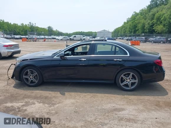 ✅ 2017 Mercedes-Benz E 300 Luxury • VIN: WDDZF4KBXHA059791 • Lot: 42458651. Listed on IAAI with 111,984 mi. Free auction sales archive from the USA and detailed vehicle history report at DreamBid. Image 15.