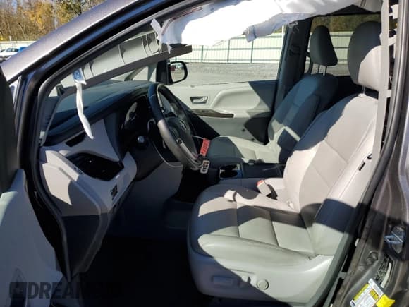 ✅ 2018 Toyota Sienna XLE Auto Access Seat • VIN: 5TDYZ3DC9JS960480 • Lot: 82390745. Listed on Copart with 82,023 mi. Free auction sales archive from the USA and detailed vehicle history report at DreamBid. Image 7.