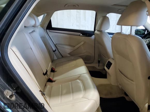 ✅ 2014 Volkswagen Passat SE • VIN: 1VWBN7A35EC076098 • Лот: 89509155. Опубликован ранее на Copart с пробегом 139 364 миль. Бесплатный доступ к архиву аукционных продаж из США и подробный отчёт об истории автомобиля на DreamBid. Изображение 10.