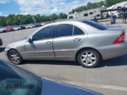 ✅ 2004 Mercedes-Benz C 240 • VIN: WDBRF61J74E017675 • Lot: 43070672. Wystawiony na IAAI z przebiegiem Nie podano. Bezpłatny archiwum sprzedaży aukcyjnych z USA i szczegółowy raport historii pojazdu na DreamBid. Zdjęcie 14.