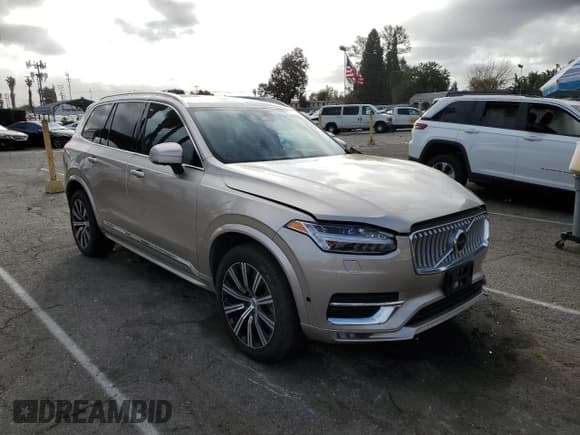 ✅ 2023 Volvo XC90 Plus • VIN: YV4L12PN7P1903108 • Lot: 47809685. Wystawiony na Copart z przebiegiem 14 235 mil. Bezpłatny archiwum sprzedaży aukcyjnych z USA i szczegółowy raport historii pojazdu na DreamBid. Zdjęcie 4.