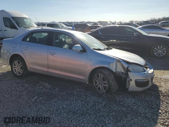 ✅ 2007 Volkswagen Jetta Wolfsburg Edition • VIN: 3VWEF71K77M158501 • Lot: 64282925. Wystawiony na Copart z przebiegiem 133 560 mil. Bezpłatny archiwum sprzedaży aukcyjnych z USA i szczegółowy raport historii pojazdu na DreamBid. Zdjęcie 4.