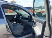 ✅ 2011 Toyota RAV4 • VIN: 2T3ZF4DV7BW092869 • Lot: 43114143. Wystawiony na IAAI z przebiegiem 202 961 mil. Bezpłatny archiwum sprzedaży aukcyjnych z USA i szczegółowy raport historii pojazdu na DreamBid. Zdjęcie 5.