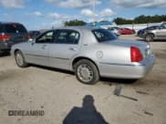 ✅ 2008 Lincoln Town Car Limited • VIN: 2LNHM82W78X645471 • Lot: 85371405. Wystawiony na Copart z przebiegiem 113 689 mil. Bezpłatny archiwum sprzedaży aukcyjnych z USA i szczegółowy raport historii pojazdu na DreamBid. Zdjęcie 2.