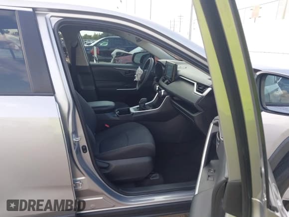 ✅ 2022 Toyota RAV4 LE • VIN: 2T3H1RFV2NC187740 • Lot: 43523934. Listed on IAAI with 27,272 mi. Free auction sales archive from the USA and detailed vehicle history report at DreamBid. Image 5.