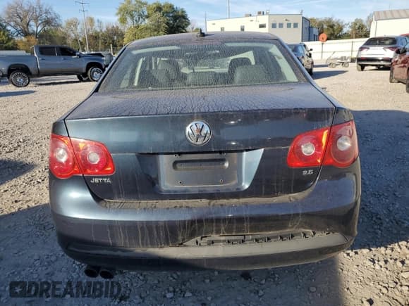 ✅ 2007 Volkswagen Jetta 2.5 • VIN: 3VWSF71K17M011108 • Лот: 82521135. Опубликован ранее на Copart с пробегом 234 945 миль. Бесплатный доступ к архиву аукционных продаж из США и подробный отчёт об истории автомобиля на DreamBid. Изображение 6.