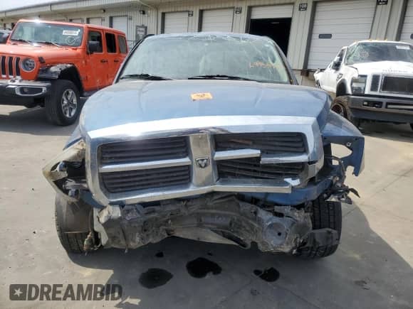 2005 Dodge Dakota ST z VIN 1D7HW28K85S168893, wystawiony jako Copart lot #69955454 z przebiegiem Nie podano mil oraz Szkoda całkowita • Salvage title. Historia ofert i sprzedaży dostępna na DreamBid. Obrazek 5.