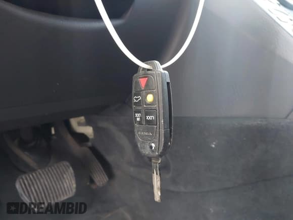 ✅ 2014 Volvo XC90 • VIN: YV4952CZ7E1684316 • Lot: 41901513. Listed on IAAI with 100,266 mi. Free auction sales archive from the USA and detailed vehicle history report at DreamBid. Image 11.