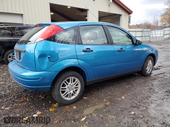 ✅ 2007 Ford Focus S • VIN: 1FAFP37N27W171824 • Lot: 89542805. Wystawiony na Copart z przebiegiem 80 680 mil. Bezpłatny archiwum sprzedaży aukcyjnych z USA i szczegółowy raport historii pojazdu na DreamBid. Zdjęcie 3.