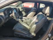 ✅ 2018 Dodge Challenger SXT Plus • VIN: 2C3CDZAG8JH229738 • Lot: 85895085. Wystawiony na Copart z przebiegiem 44 668 mil. Bezpłatny archiwum sprzedaży aukcyjnych z USA i szczegółowy raport historii pojazdu na DreamBid. Zdjęcie 7.