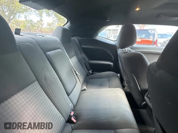 ✅ 2021 Dodge Challenger SXT • VIN: 2C3CDZAGXMH564648 • Lot: 47422344. Wystawiony na Copart z przebiegiem 11 538 mil. Bezpłatny archiwum sprzedaży aukcyjnych z USA i szczegółowy raport historii pojazdu na DreamBid. Zdjęcie 6.