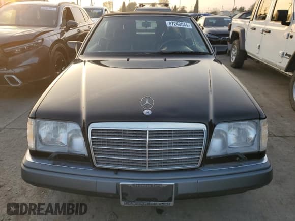 ✅ 1995 Mercedes-Benz E 320 • VIN: WDBEA66E4SC176199 • Lot: 87240044. Wystawiony na Copart z przebiegiem 110 829 mil. Bezpłatny archiwum sprzedaży aukcyjnych z USA i szczegółowy raport historii pojazdu na DreamBid. Zdjęcie 5.