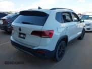 ✅ 2024 Volkswagen Taos S • VIN: 3VV5X7B23RM005889 • Lot: 42421208. Wystawiony na IAAI z przebiegiem 49 928 mil. Bezpłatny archiwum sprzedaży aukcyjnych z USA i szczegółowy raport historii pojazdu na DreamBid. Zdjęcie 4.