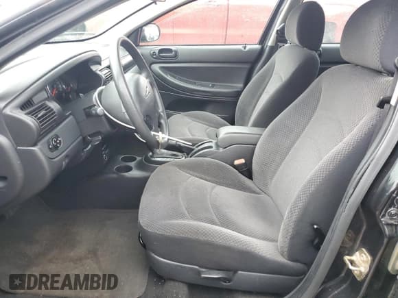 ✅ 2006 Chrysler Sebring • VIN: 1C3EL46X86N121013 • Lot: 85335824. Wystawiony na Copart z przebiegiem 98 833 mil. Bezpłatny archiwum sprzedaży aukcyjnych z USA i szczegółowy raport historii pojazdu na DreamBid. Zdjęcie 7.