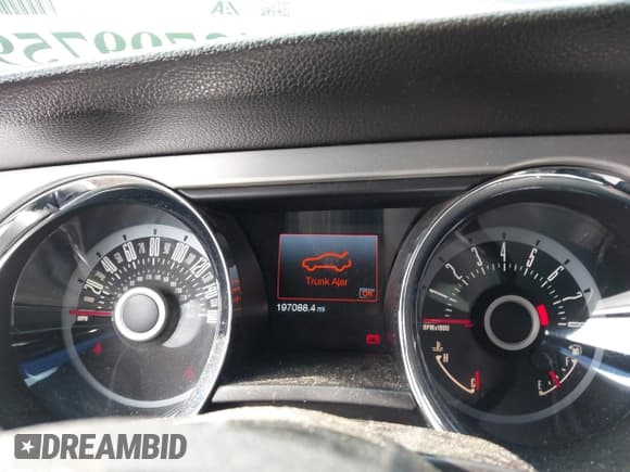 ✅ 2013 Ford Mustang GT Premium • VIN: 1ZVBP8CFXD5276808 • Lot: 43799759. Wystawiony na IAAI z przebiegiem 197 088 mil. Bezpłatny archiwum sprzedaży aukcyjnych z USA i szczegółowy raport historii pojazdu na DreamBid. Zdjęcie 6.