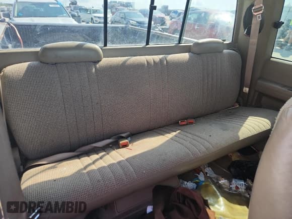 ✅ 1997 Chevrolet Silverado 1500 • VIN: 2GCEC19M9V1102675 • Lot: 71088085. Wystawiony na Copart z przebiegiem 235 398 mil. Bezpłatny archiwum sprzedaży aukcyjnych z USA i szczegółowy raport historii pojazdu na DreamBid. Zdjęcie 10.