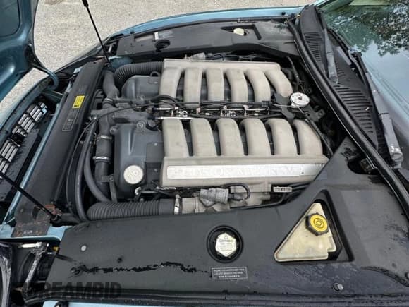 ✅ 2001 Aston Martin Vantage • VIN: SCFAB42321K402008 • Lot: 89475765. Wystawiony na Copart z przebiegiem 60 444 mil. Bezpłatny archiwum sprzedaży aukcyjnych z USA i szczegółowy raport historii pojazdu na DreamBid. Zdjęcie 7.