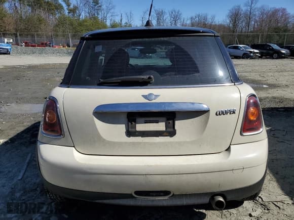 ✅ 2008 MINI Hardtop • VIN: WMWMF33508TT66699 • Lot: 48233985. Listed on Copart with 88,817 mi. Free auction sales archive from the USA and detailed vehicle history report at DreamBid. Image 6.