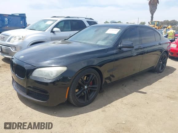 ✅ 2011 BMW 7 Series 750Li • VIN: WBAKB8C56BCY65806 • Лот: 42283560. Опубликован ранее на IAAI с пробегом 100 893 миль. Бесплатный доступ к архиву аукционных продаж из США и подробный отчёт об истории автомобиля на DreamBid. Изображение 2.