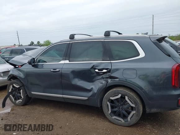 ✅ 2023 Kia Telluride S • VIN: 5XYP6DGC7PG339945 • Lot: 41903398. Listed on IAAI with 25,072 mi. Free auction sales archive from the USA and detailed vehicle history report at DreamBid. Image 14.