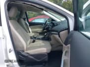 ✅ 2019 Ford Escape SE • VIN: 1FMCU0GD2KUB10761 • Lot: 43297827. Wystawiony na IAAI z przebiegiem 225 065 mil. Bezpłatny archiwum sprzedaży aukcyjnych z USA i szczegółowy raport historii pojazdu na DreamBid. Zdjęcie 5.