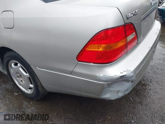 ✅ 2002 Lexus LS 430 • VIN: JTHBN30F820062666 • Lot: 43830718. Listed on IAAI with 195,520 mi. Free auction sales archive from the USA and detailed vehicle history report at DreamBid. Image 6.