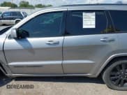 ✅ 2018 Jeep Grand Cherokee Altitude • VIN: 1C4RJEAG7JC181921 • Lot: 43208554. Wystawiony na IAAI z przebiegiem 157 255 mil. Bezpłatny archiwum sprzedaży aukcyjnych z USA i szczegółowy raport historii pojazdu na DreamBid. Zdjęcie 14.