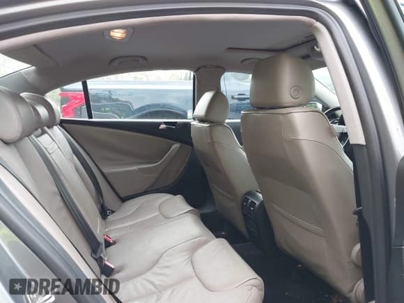 ✅ 2006 Volkswagen Passat 2.0T • VIN: WVWEK73C16P070458 • Lot: 42031577. Listed on IAAI with 84,171 mi. Free auction sales archive from the USA and detailed vehicle history report at DreamBid. Image 8.