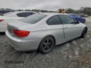 ✅ 2011 BMW 3 Series 335i xDrive • VIN: WBAKF9C54BE618900 • Лот: 95981765. Опубликован ранее на Copart с пробегом 145 856 миль. Бесплатный доступ к архиву аукционных продаж из США и подробный отчёт об истории автомобиля на DreamBid. Изображение 3.