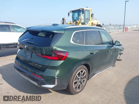 ✅ 2023 BMW X1 xDrive28i • VIN: WBX73EF04P5X48969 • Lot: 42808750. Wystawiony na IAAI z przebiegiem 33 473 mil. Bezpłatny archiwum sprzedaży aukcyjnych z USA i szczegółowy raport historii pojazdu na DreamBid. Zdjęcie 4.