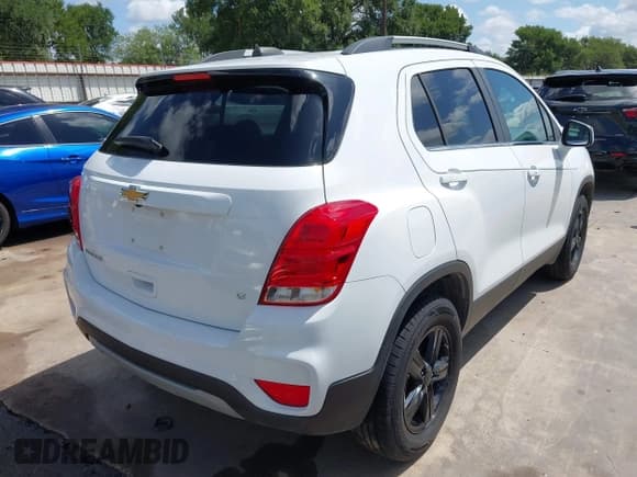 ✅ 2020 Chevrolet Trax LT • VIN: KL7CJPSBXLB313631 • Lot: 42590312. Wystawiony na IAAI z przebiegiem 57 032 mil. Bezpłatny archiwum sprzedaży aukcyjnych z USA i szczegółowy raport historii pojazdu na DreamBid. Zdjęcie 4.