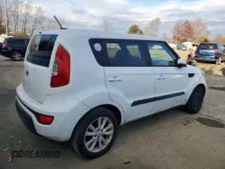 ✅ 2013 Kia Soul + • VIN: KNDJT2A6XD7547316 • Лот: 91930985. Опубликован ранее на Copart с пробегом 165 329 миль. Бесплатный доступ к архиву аукционных продаж из США и подробный отчёт об истории автомобиля на DreamBid. Изображение 3.